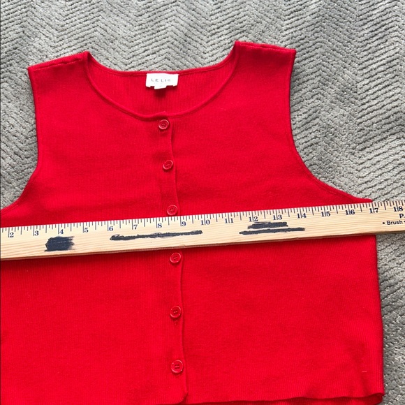 Le Lis Red Sleeveless Knit Button-Down Sweater Vest Top - Women's Size Medium - Picture 6 of 7